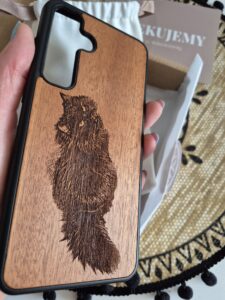 Zdjęcie z recenzji produktu Personalizowane Etui (Mahoń) - Samsung Galaxy S24 FE