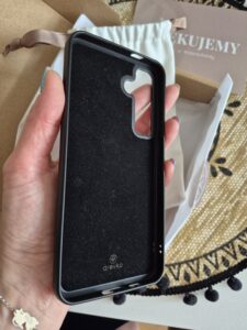 Zdjęcie z recenzji produktu Personalizowane Etui (Mahoń) - Samsung Galaxy S24 FE