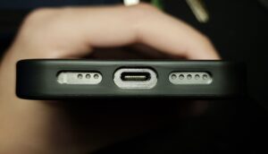 Zdjęcie z recenzji produktu Drewniane Etui (Dąb) - iPhone 15 Pro