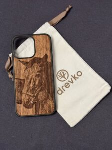 Zdjęcie z recenzji produktu Personalizowane Etui (Mahoń) - iPhone 15 Pro Max