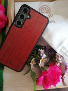 Zdjęcie z recenzji produktu Drewniane Etui (Krwiste Drzewo) - Samsung Galaxy S23 FE