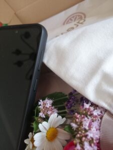 Zdjęcie z recenzji produktu Drewniane Etui (Krwiste Drzewo) - Samsung Galaxy S23 FE